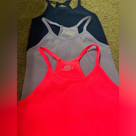 Women’s 3 Piece Size Medium Solid Ribbed Cropped Tanks - Picture 2 of 3